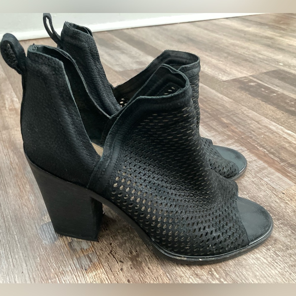 Vince Camuto Genuine Leather Black Lattice Open Toe Slip On Bootie Size 8.5